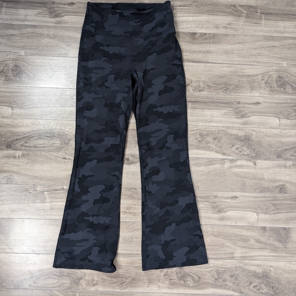 Lululemon Women's Pants Flared Pants Leggings Camo size  8